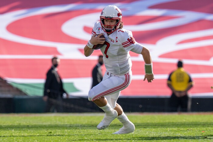 (Rick Egan | The Salt Lake Tribune) Utah Utes quarterback Cameron Rising (7), runs for a first down, on a quarterback keeper, in football action between Utah Utes and Ohio State Buckeyes in the Rose Bowl in Pasadena, Calif., on Saturday, Jan. 1, 2022.