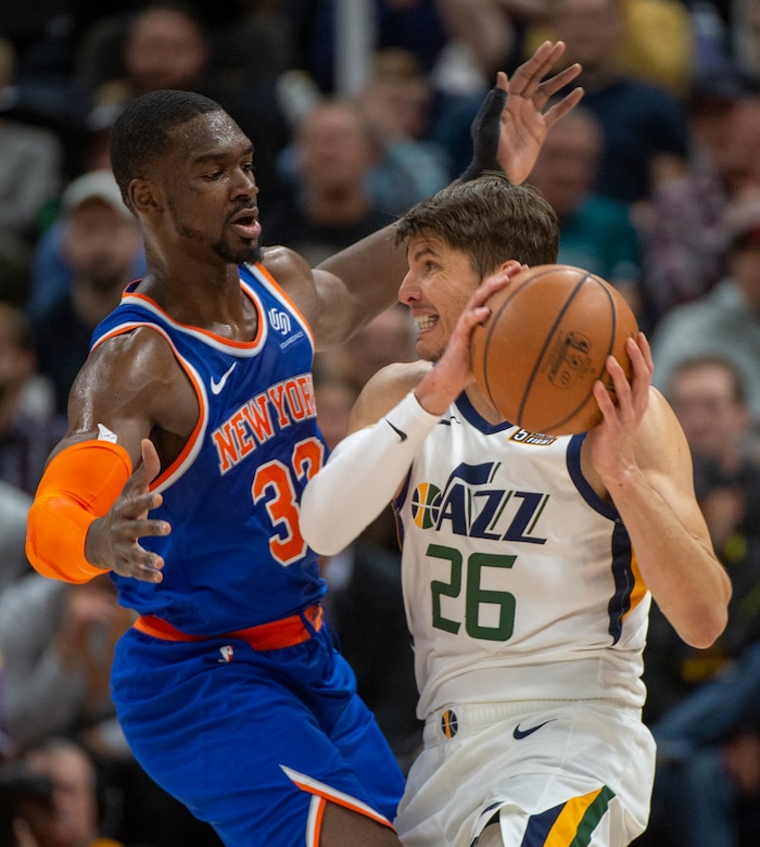 (Rick Egan  |  The Salt Lake Tribune) Utah New York Knicks forward Noah Vonleh (32) guards Utah Jazz guard Kyle Korver (26), in Salt Lake City, Saturday, Dec. 29, 2018.