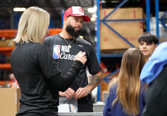 (Francisco Kjolseth | The Salt Lake Tribune) Former Utah Jazz player Deron Williams joins hundreds of NBA volunteers as they give back to the state of Utah by helping with hands-on service projects focused on alleviating food insecurity during NBA Cares Day of Service in Salt Lake City on Feb. 17, 2023.